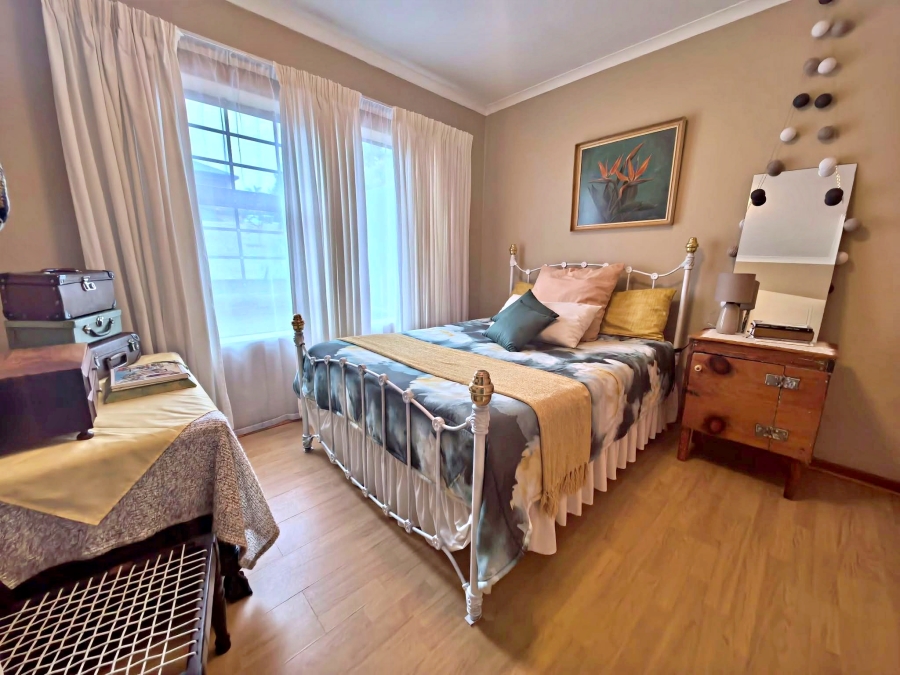 5 Bedroom Property for Sale in Reebok Western Cape